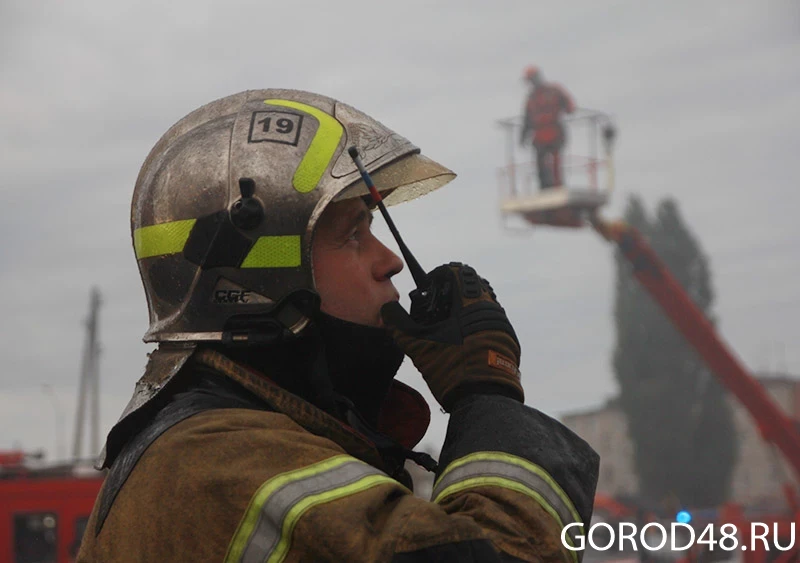 В Ельце горел завод газировки
