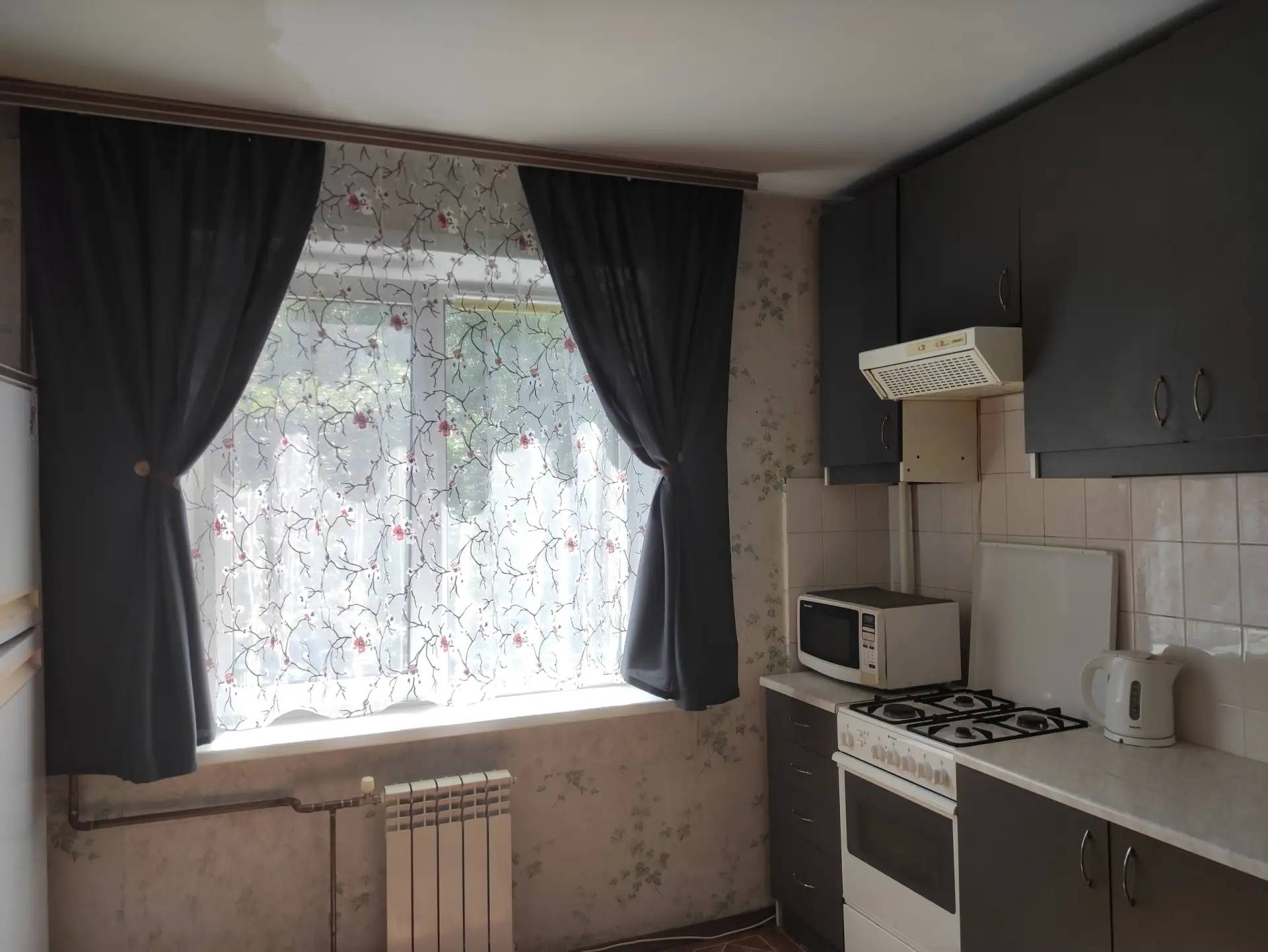 Сдам 1 комн. кв. 38кв.м. кухня 10кв.м 4/9 этажного дома на длительный срок с мебелью. И...