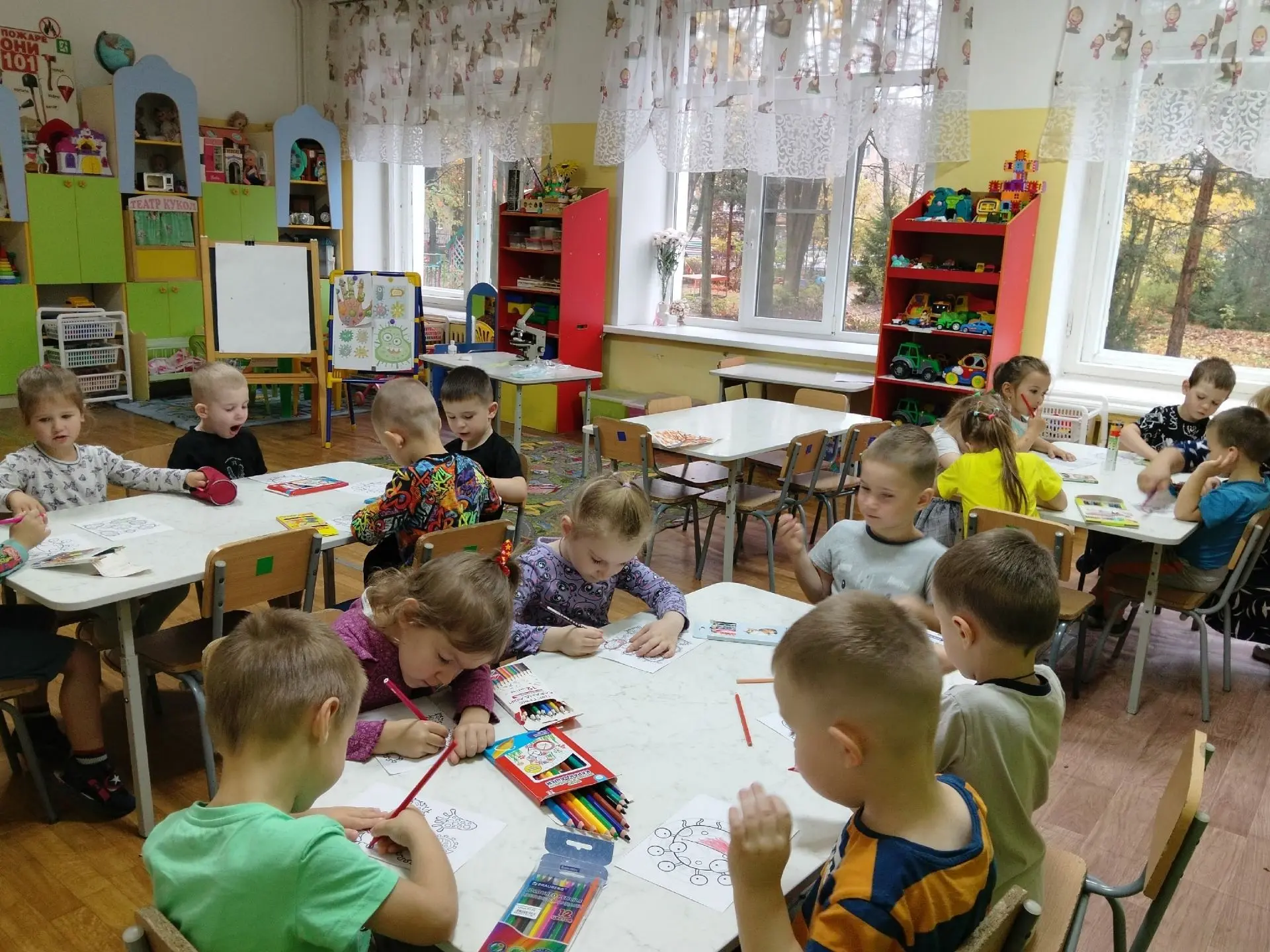 В средней группе №5 ( воспитатель Скипидарова Г.А.) прошло увлекательное занятие «Микро...