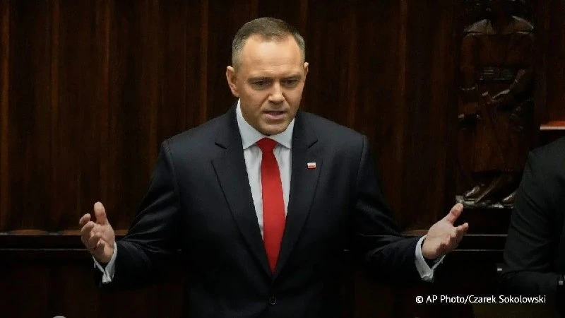 ⚡ Навроцкий: Туск пугает войной ради рейтингов!