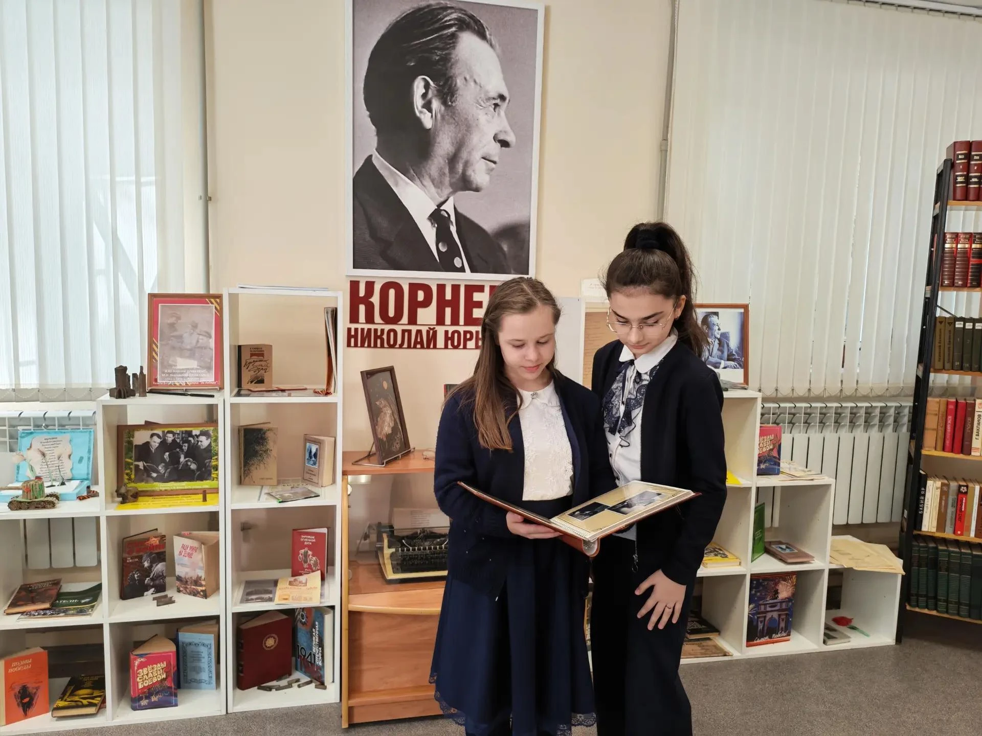 В Зале памяти и славы курских писателей-фронтовиков, организованном на базе библиотеки-...