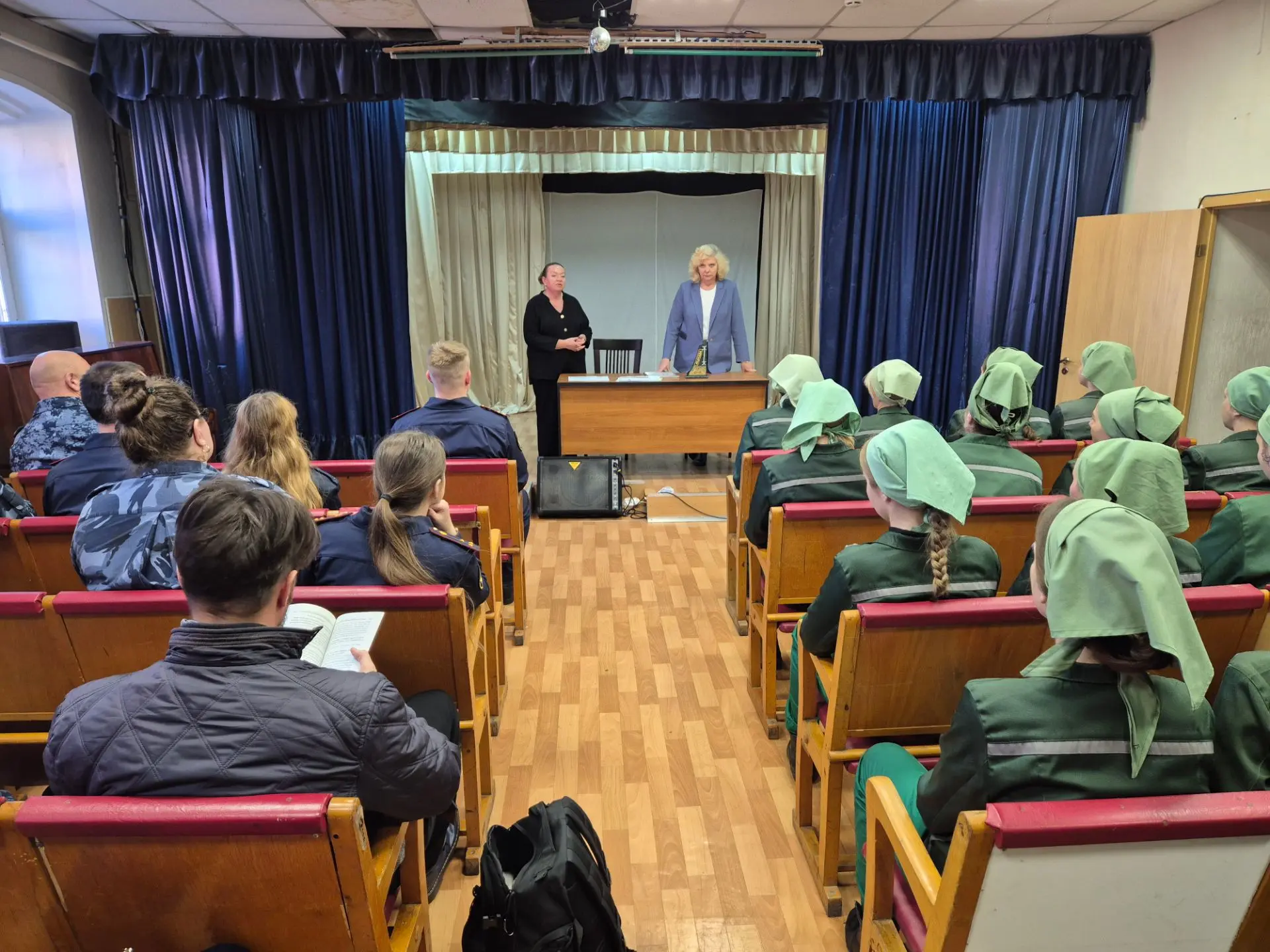 🏆Сегодня вручила начальнику СИЗО - 5 Сергею Белянину приз за первое место в фестивале ...