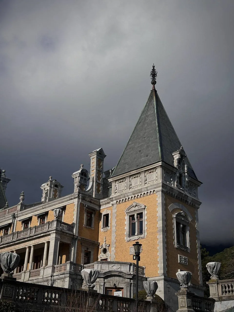 🏰 Замок, в котором забыли пожить.