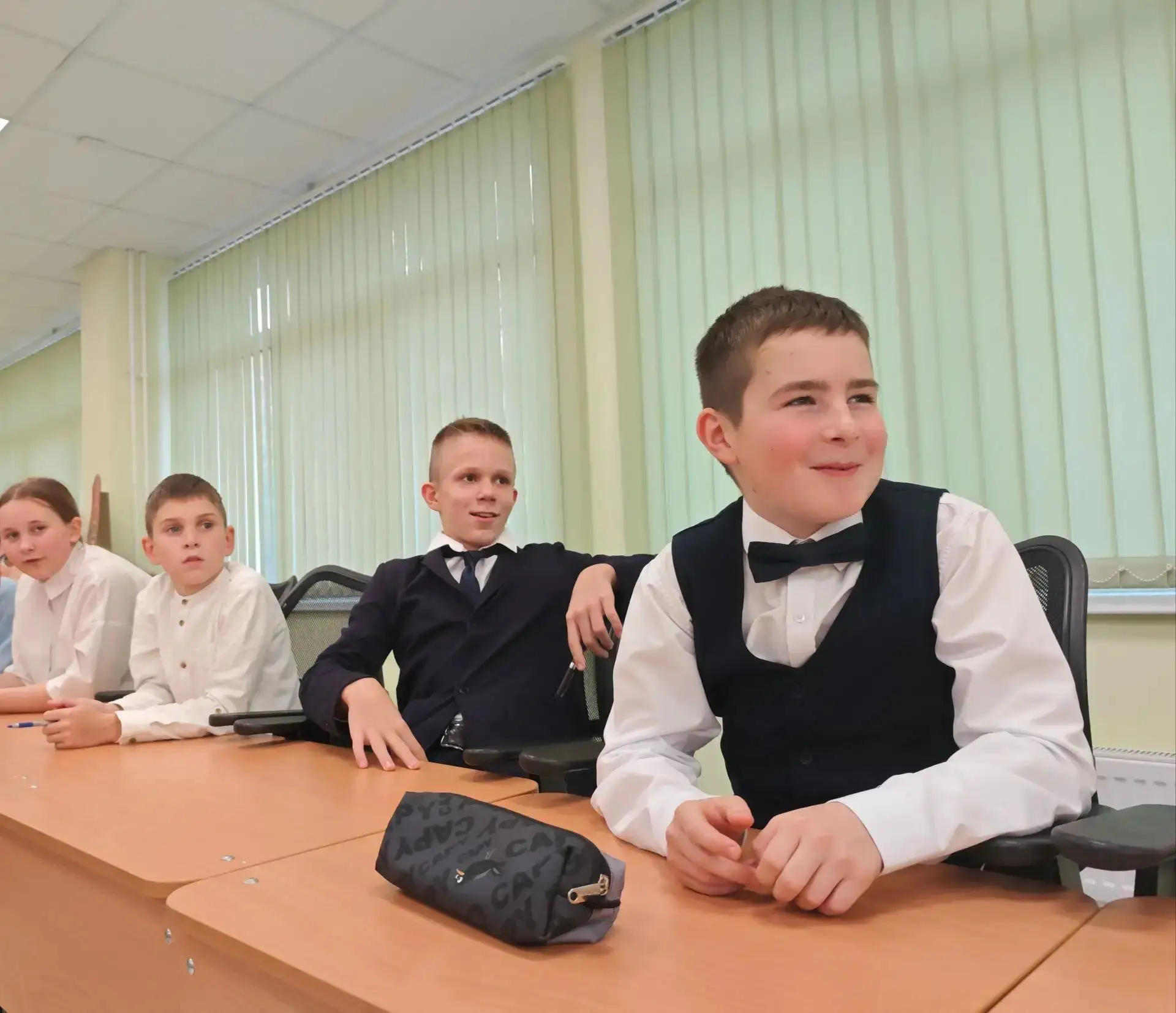 Говорят, что папы — это люди, которые умеют чинить сломанные крылья самолетов, достават...