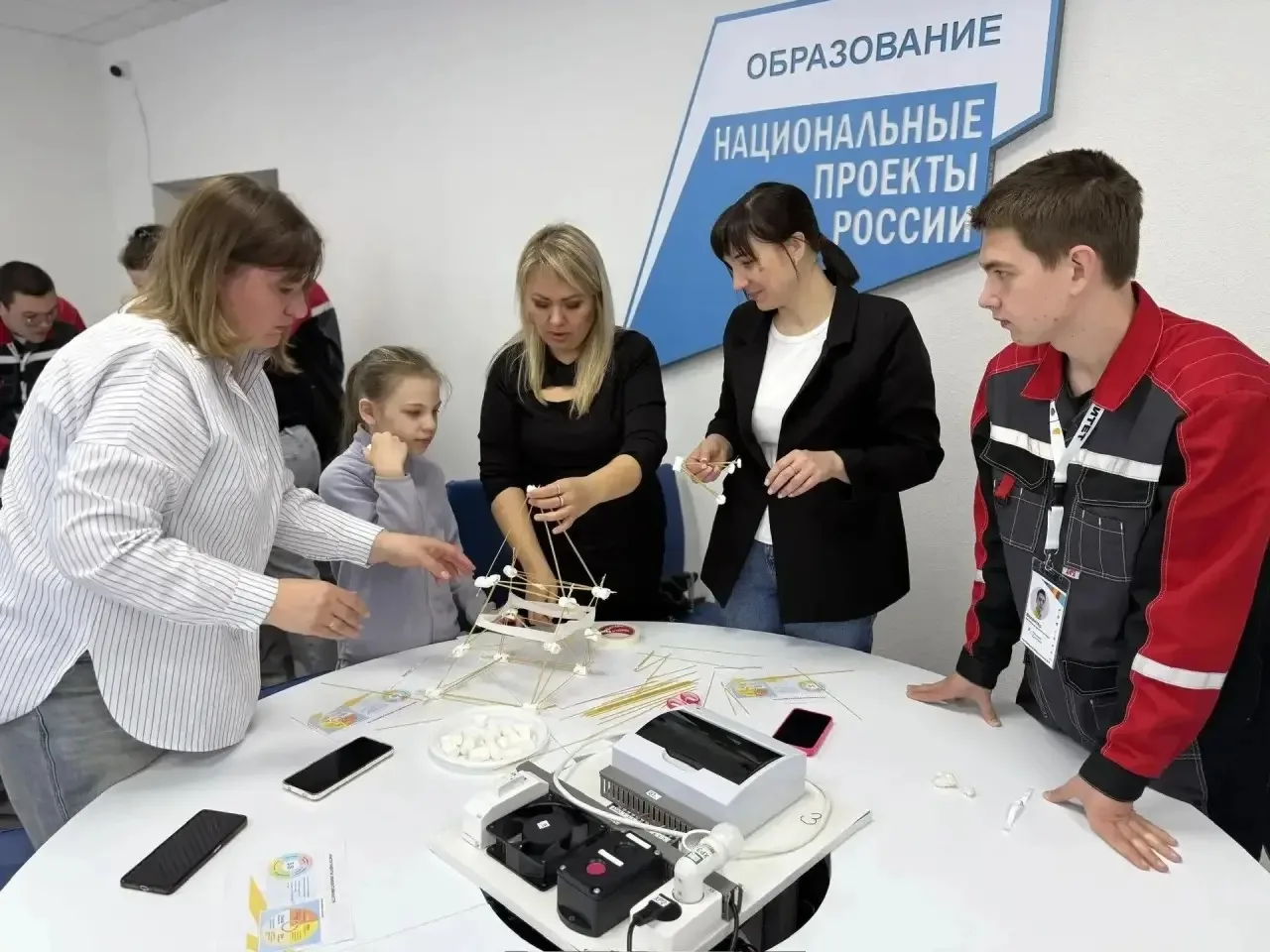 Хочешь построить успешную карьеру уже со школы? Узнай, какие возможности открывает сист...
