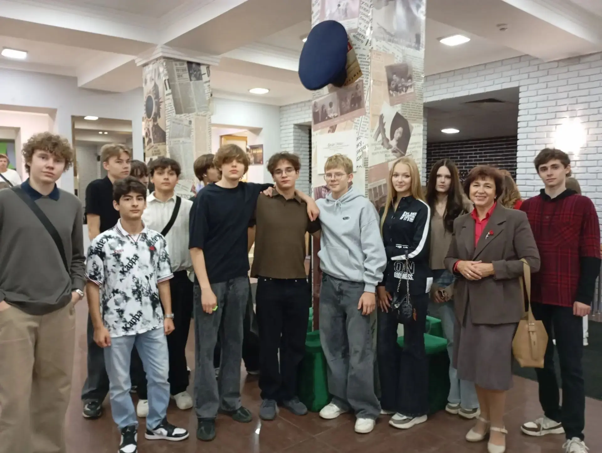🎭 Ученики 10 «Б» класса Видновской гимназии вместе с классным руководителем Н.Б. Серов...