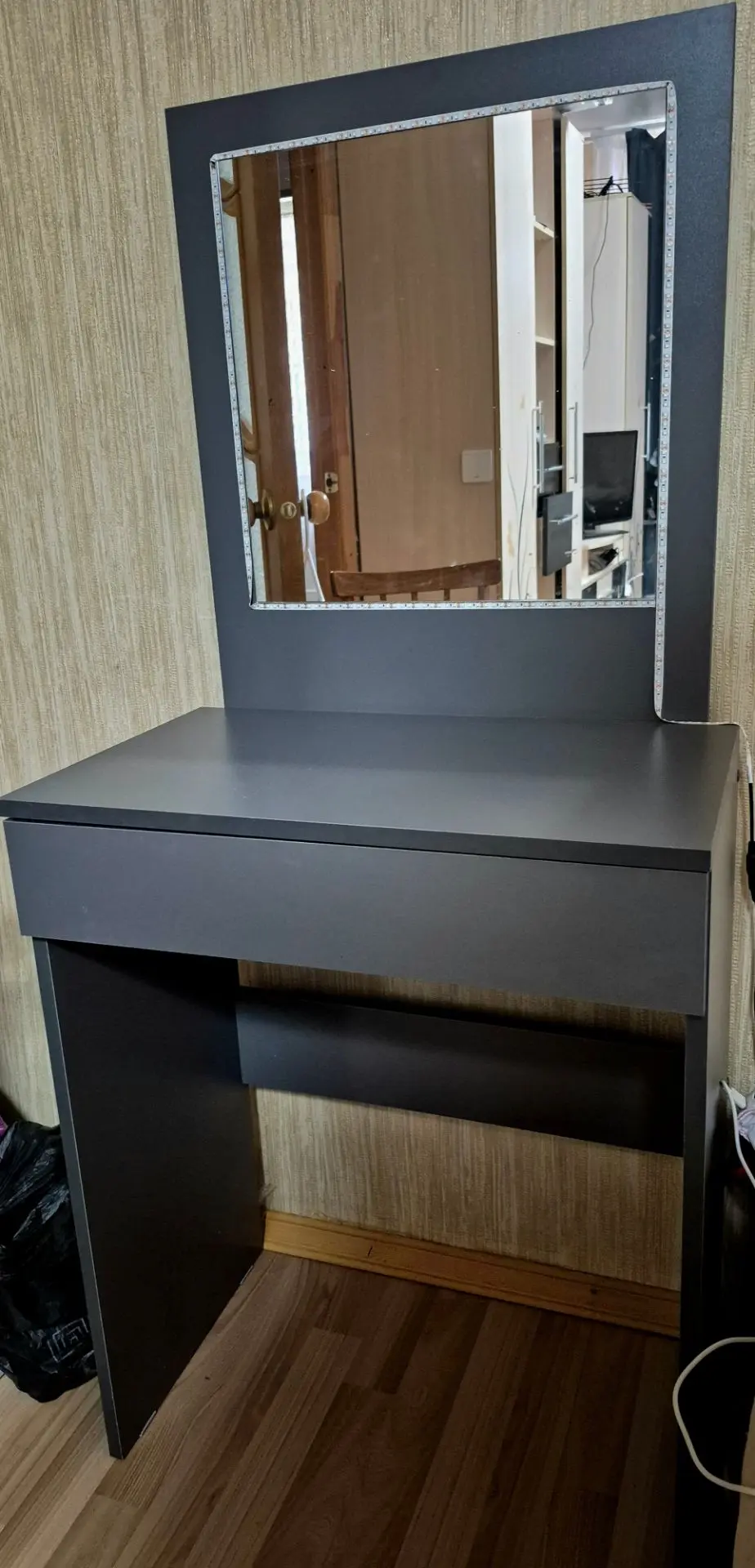 Продам столик с подсветкой , в связи с переездом , цена 2300 Поселок Петелино Тула 7920...
