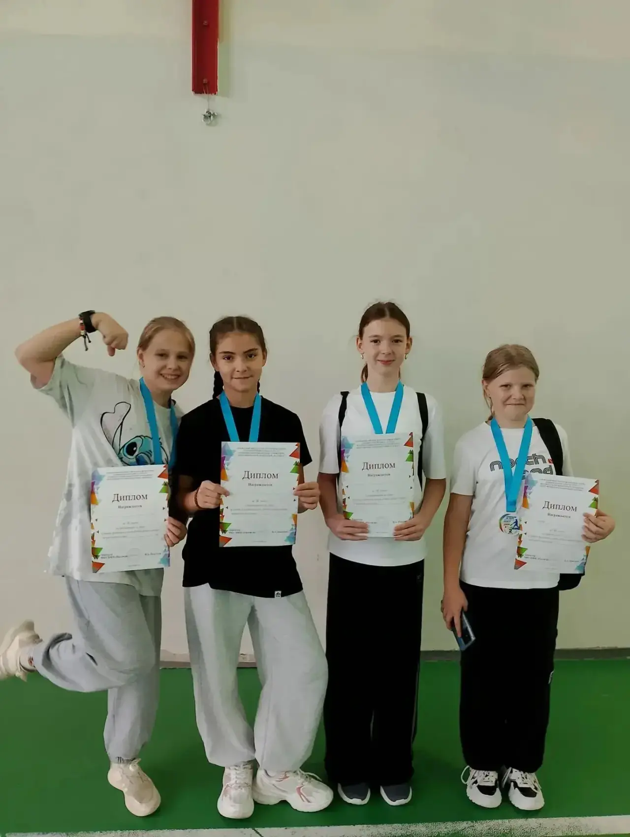 В рамках фестиваля спорта «Ребята нашего двора» прошли соревнования по лапте. Ученицы 6...