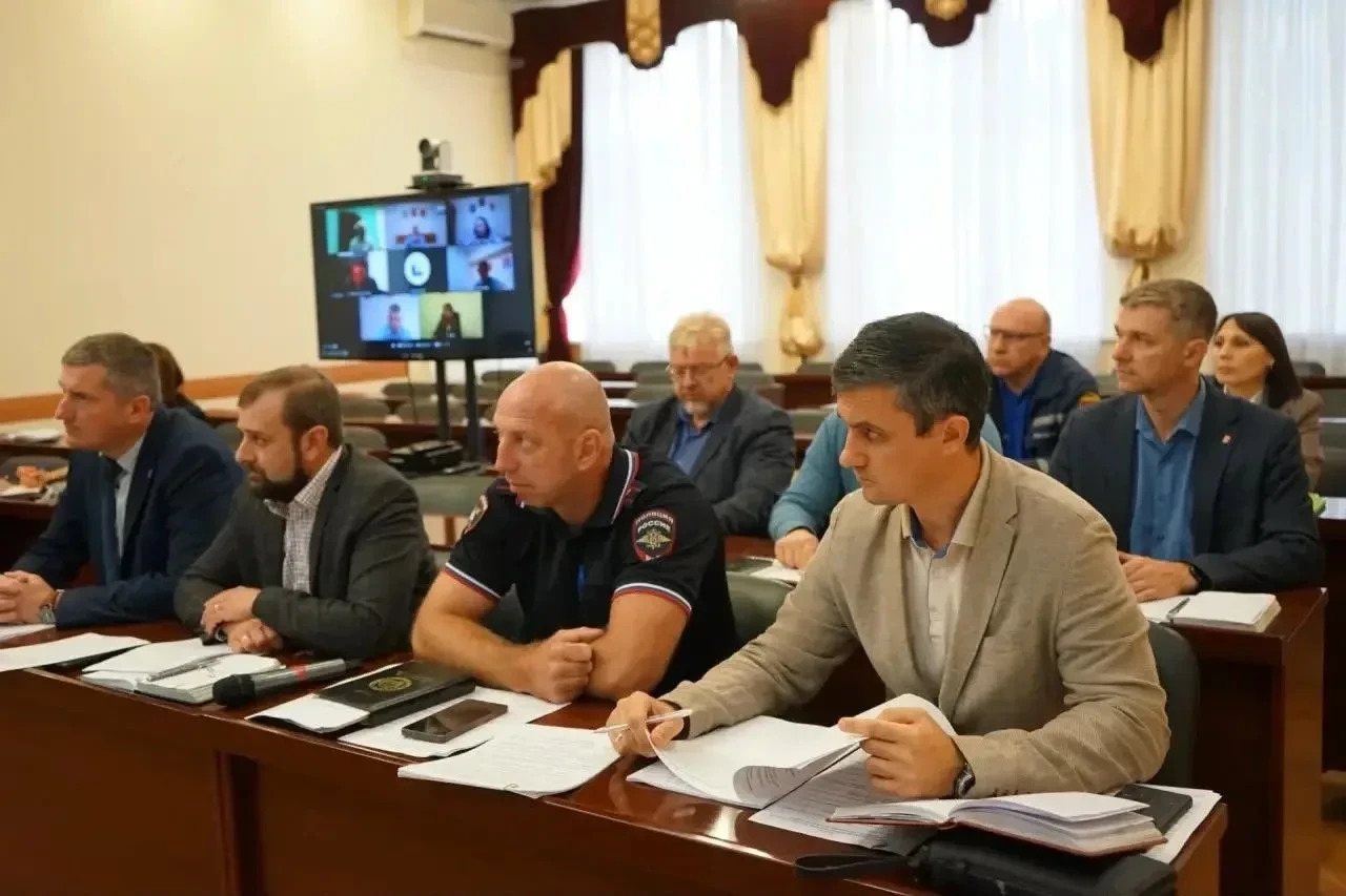 🤝 На комиссии обсудили безопасность дорог в Усть-Донецком районе