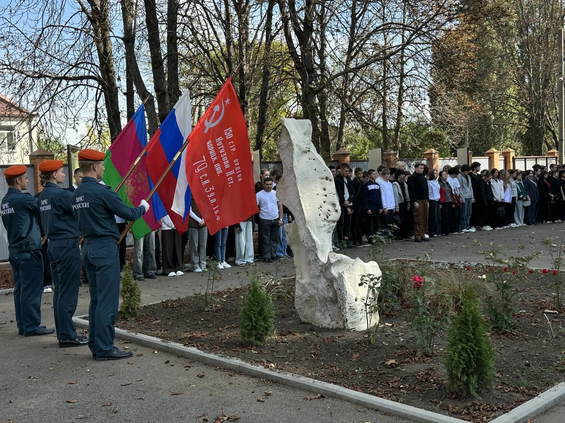 🇷🇺 Торжественным митингом на Аллее памяти и славы отметили студенты и преподаватели "...