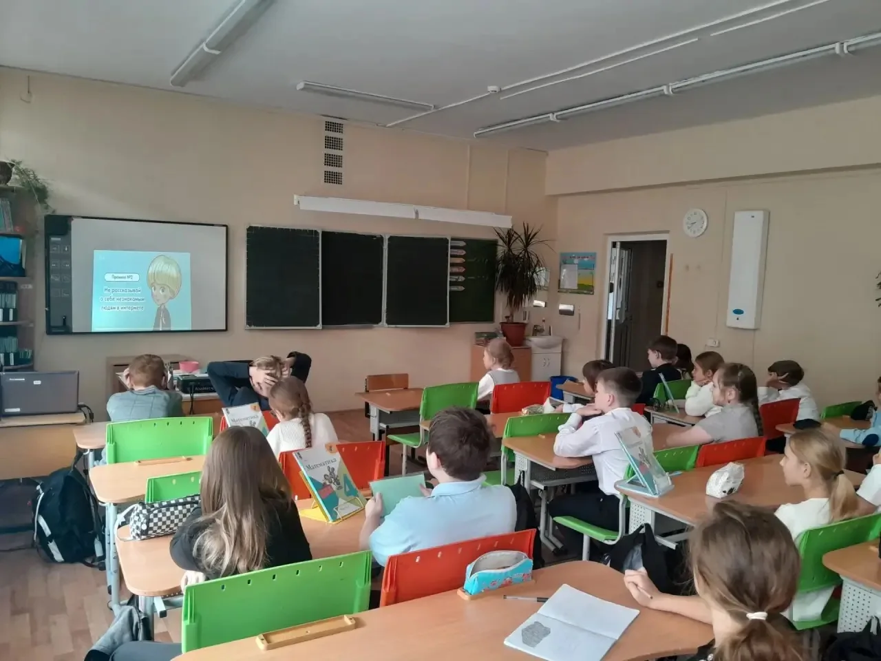 В рамках внеурочной деятельности ребята вспомнили правила безопасности при работе в сет...