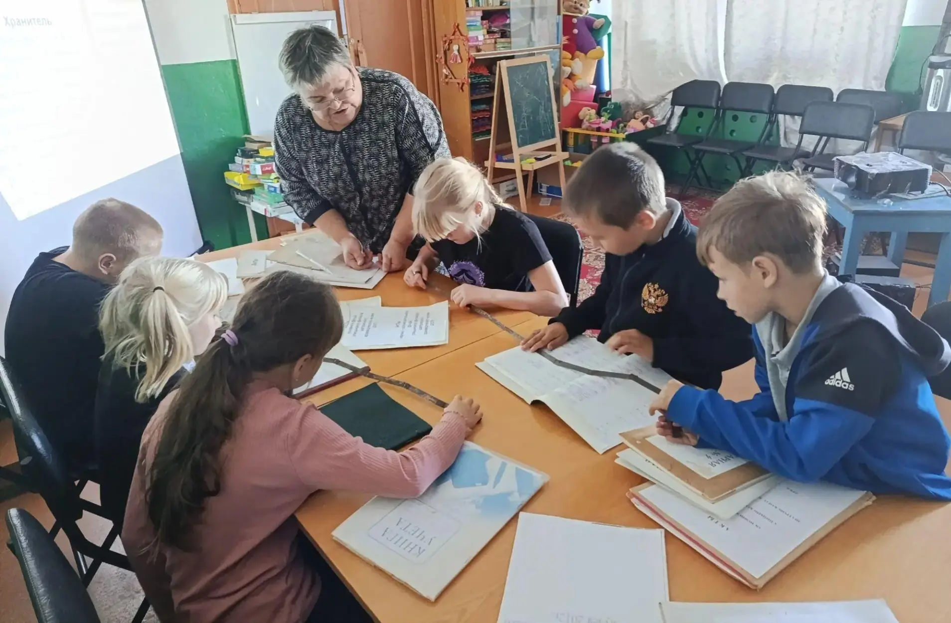 «За каждым экспонатом — своя история!» — теперь это точно знают ребята из начальных кла...