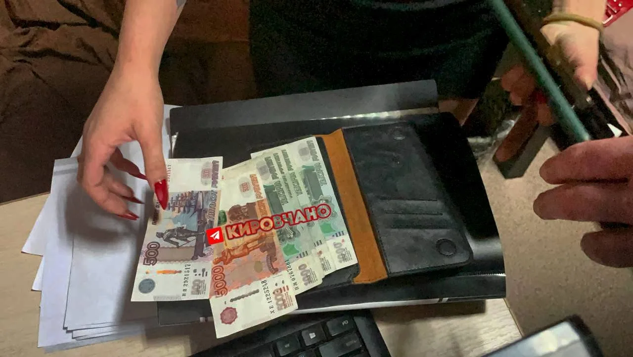 В Кирове 18‑летняя жительница предстала перед судом за участие в незаконных финансовых ...