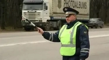 ⚡️Сотрудники ГАИ смогут прямо на дороге проверять водителей на наличие медицинских прот...