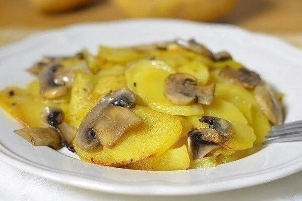 Картoшка с грибами в сливках