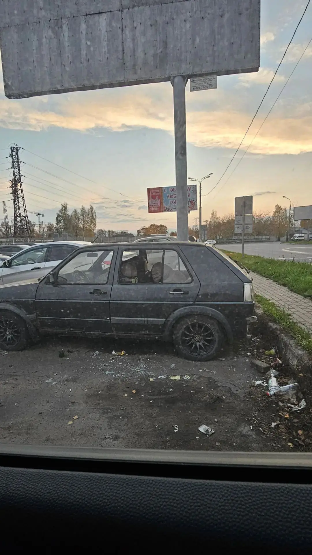 Доброе утро! 6.45 понедельник, люди подъезжают на парковку со стороны московской улицы,...