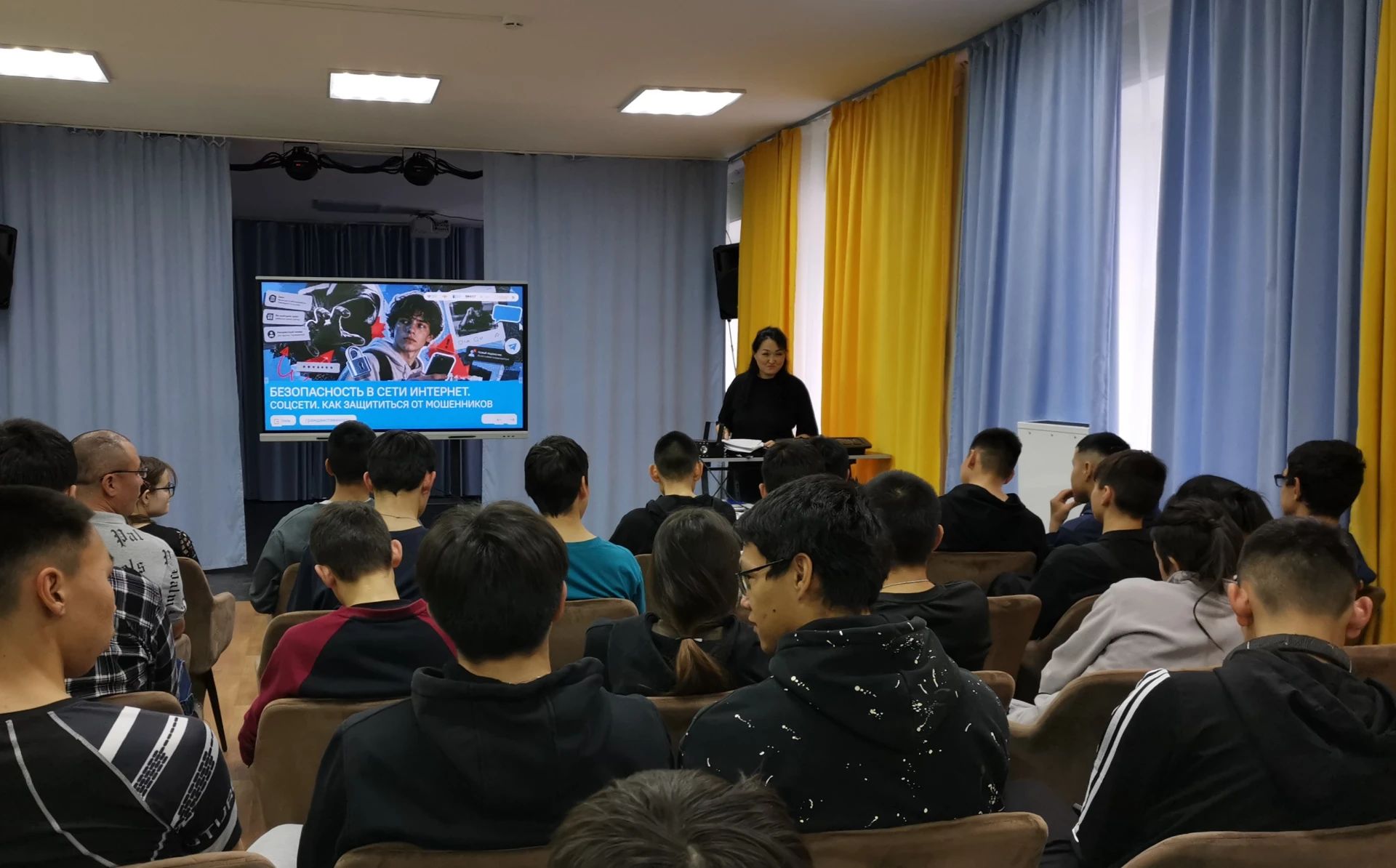 🛡️ В рамках образовательной программы «Разговоры о важном» студенты техникума приняли ...