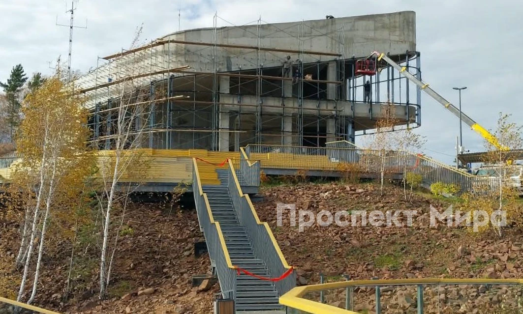 ❗️Наблюдаем, как строится ресторан на Николаевской Сопке