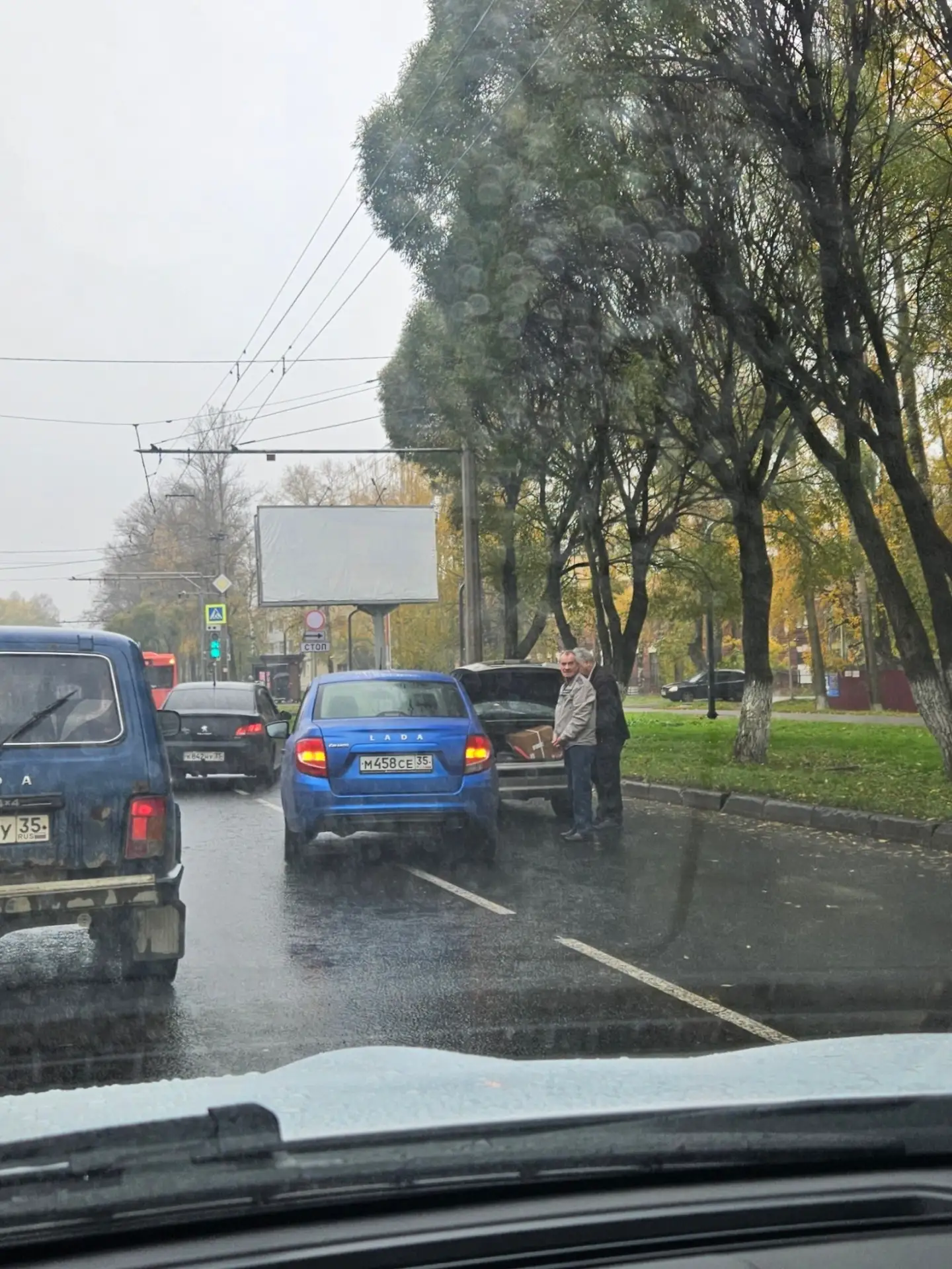 ДТП перед Трудовой на Чернышевского, 3 машина в левой полосе