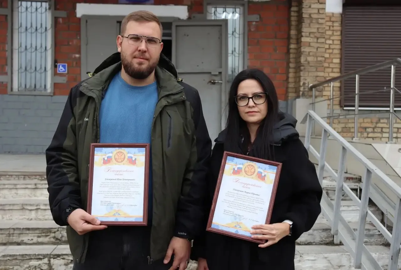 Мама не открывала дверь 5-летней дочке, малышка попросила о помощи соседей. Они загляну...