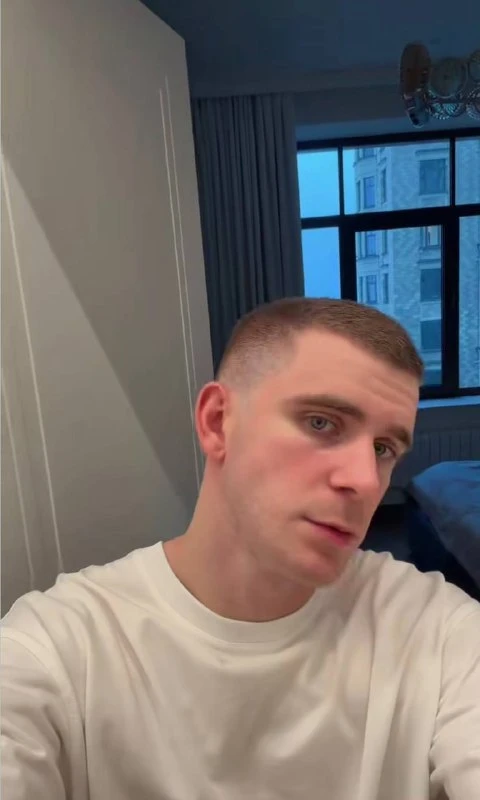 Артур Бабич сменил имидж и избавился от кудрей ✂️