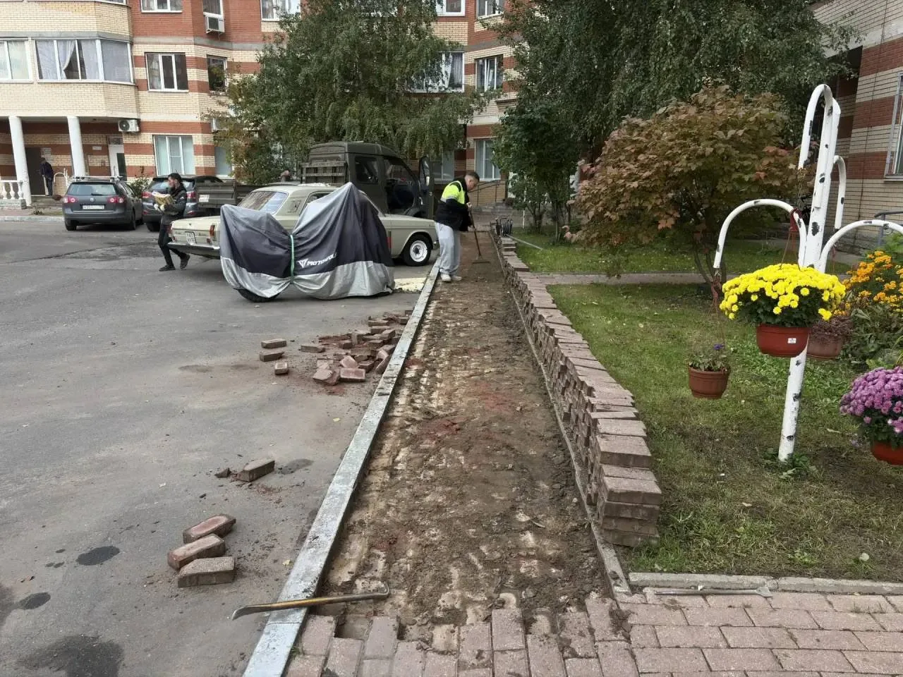 Устраняем провалы брусчатки👌