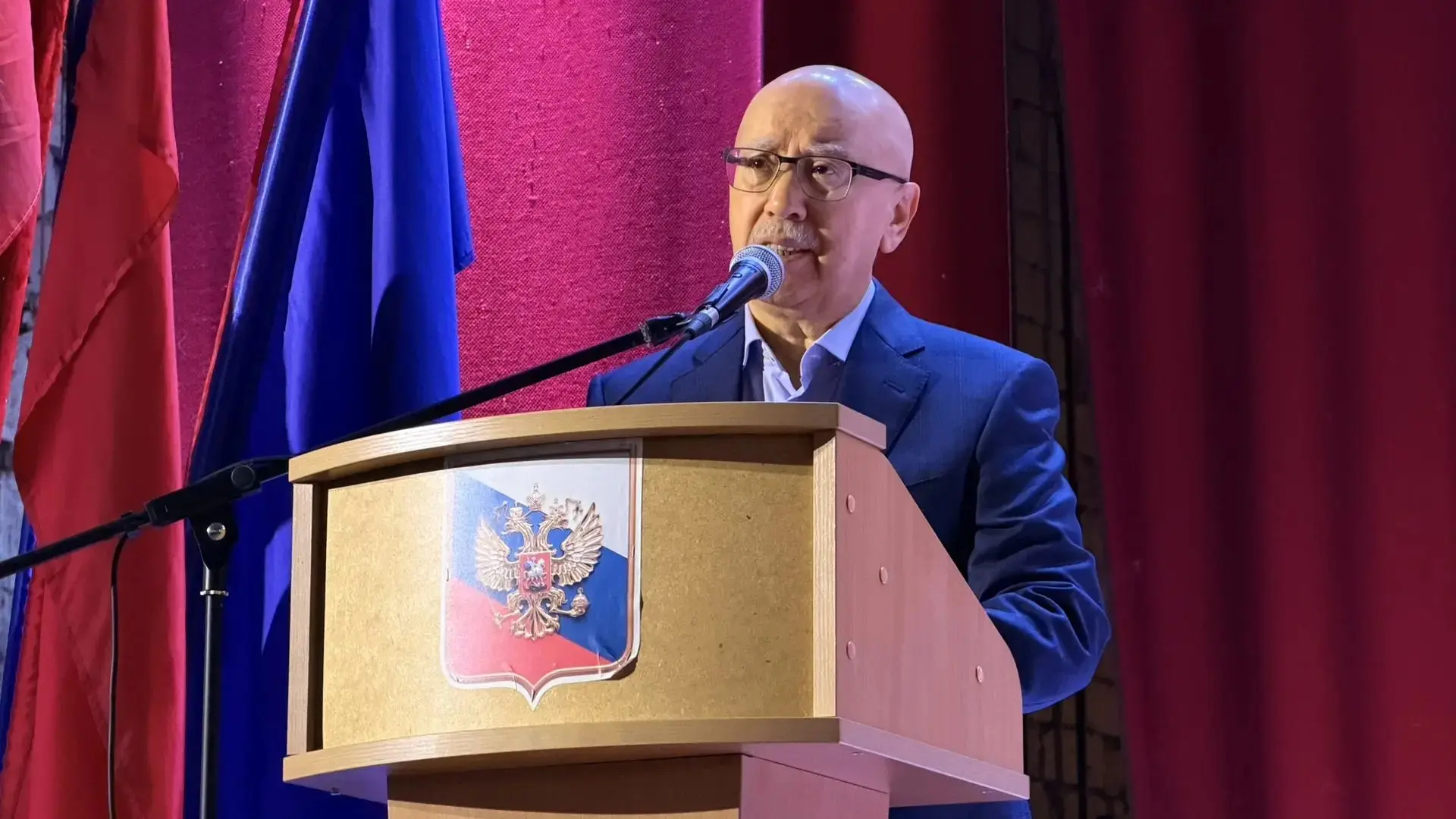 С наступающим профессиональным праздником учителей поздравил депутат Народного собрания...