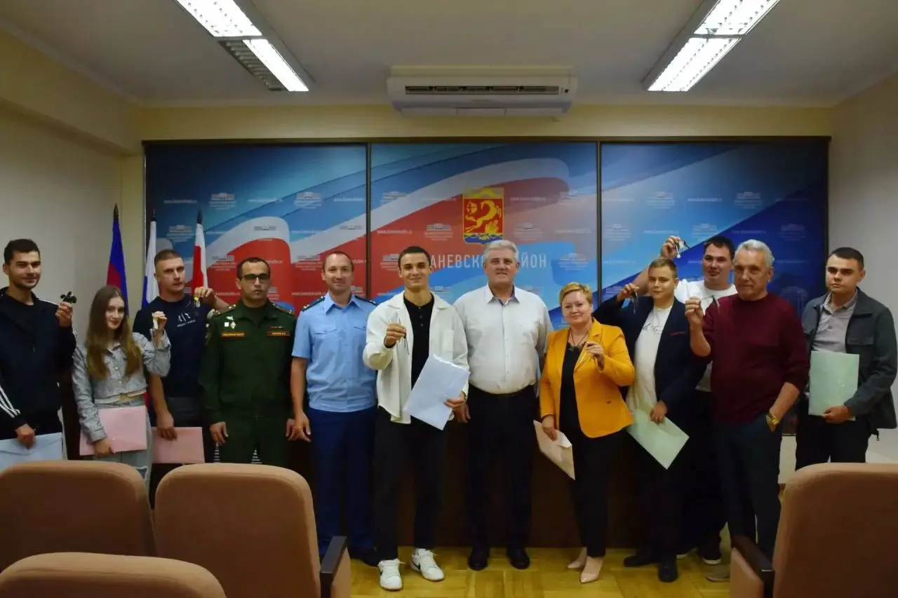 В Каневском районе благодаря вмешательству прокуратуры дети-сироты получили ключи от бл...