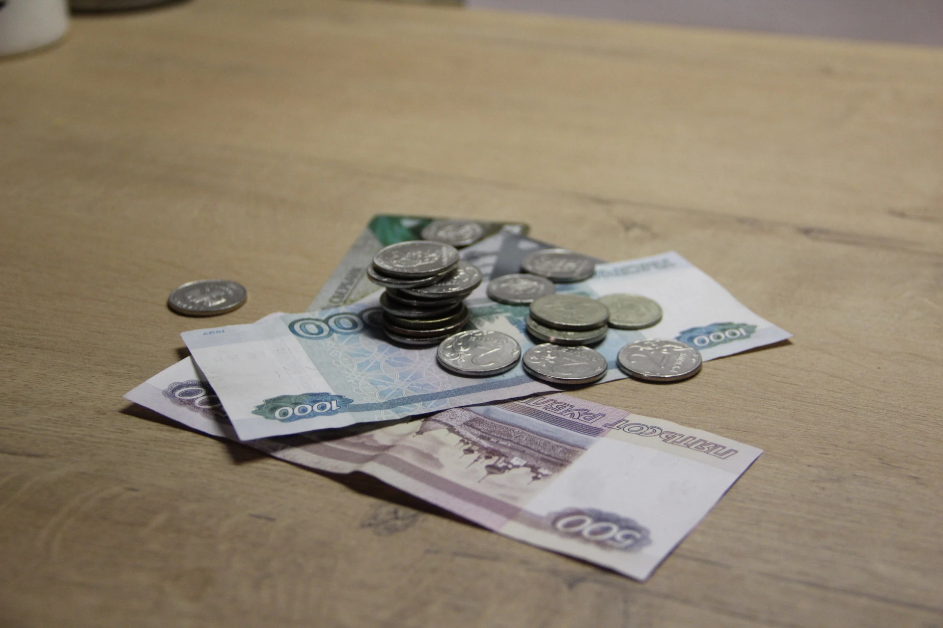 116 тысяч жителей Приангарья должны заплатить 6,2 млрд рублей налогов до 1 декабря.