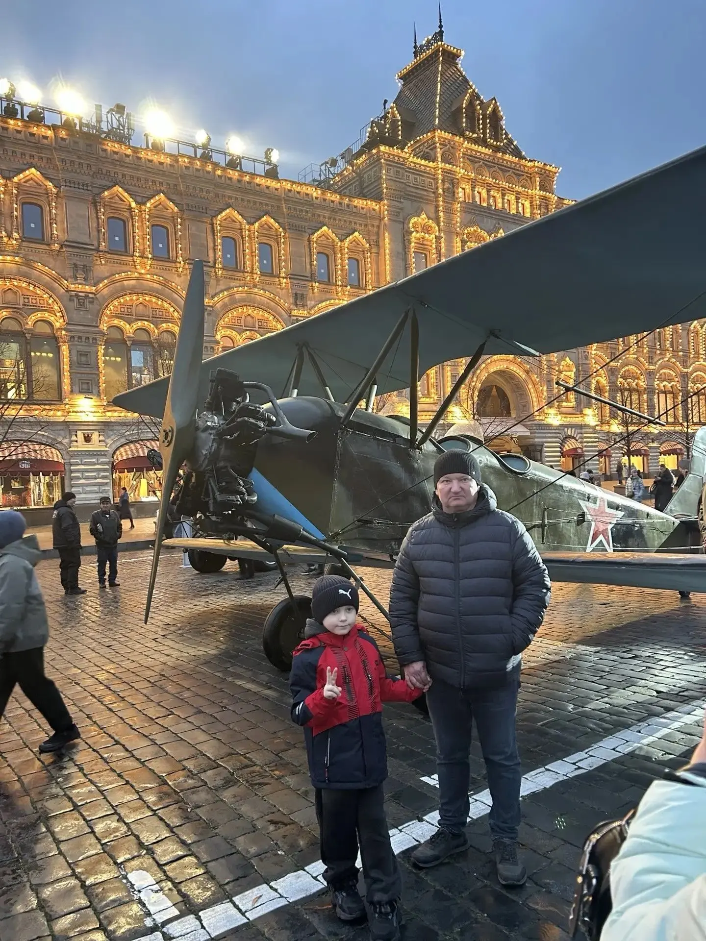 Щетинин Сергей, ученик 1 В класса принимает участие ко Дню Отца «Папа Может»