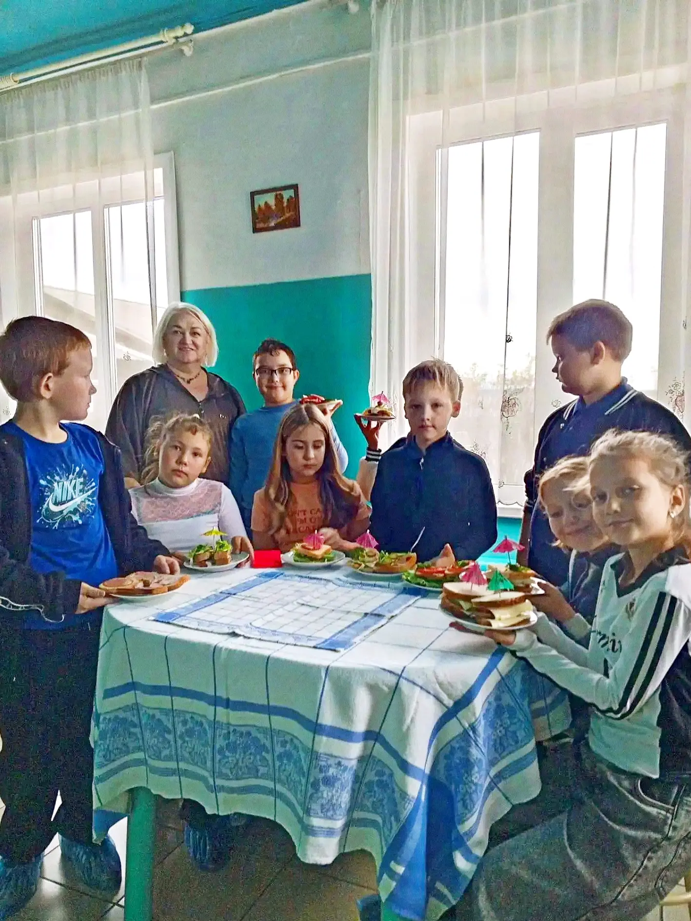 Сегодня состоялось рабочее заседание кружка "Волшебники на кухне". Кружковцы разбиралис...