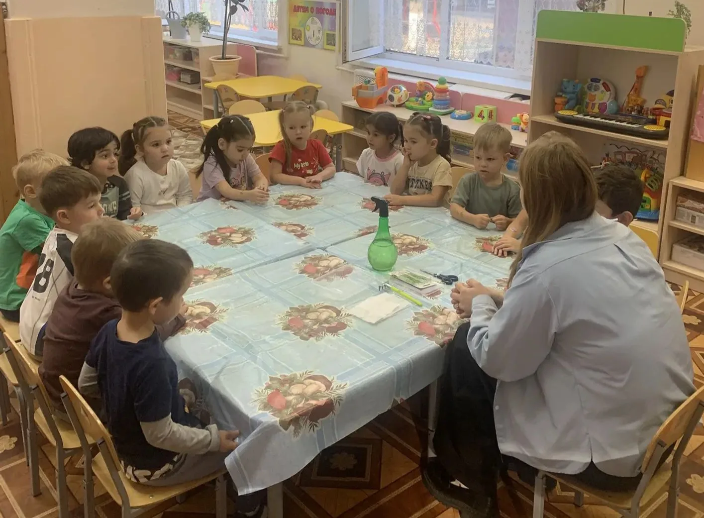 Сегодня пост-загадка. Посмотрите внимательно: чем по вашему мнению занимается Дарья Анд...