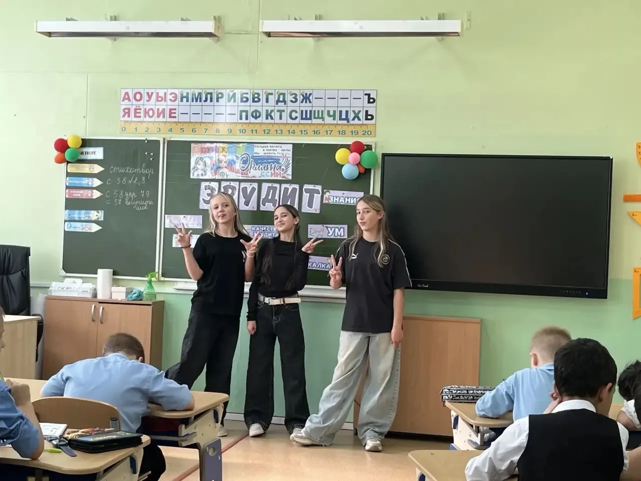 ✨ Как здорово, когда старшие приходят на помощь младшим!