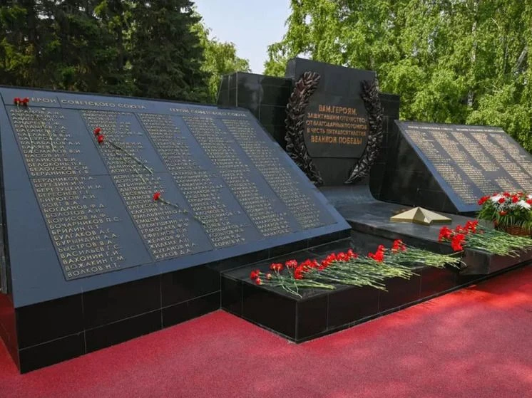 Жителя Новосибирской области осудят за осквернение Мемориала Славы в Барнауле