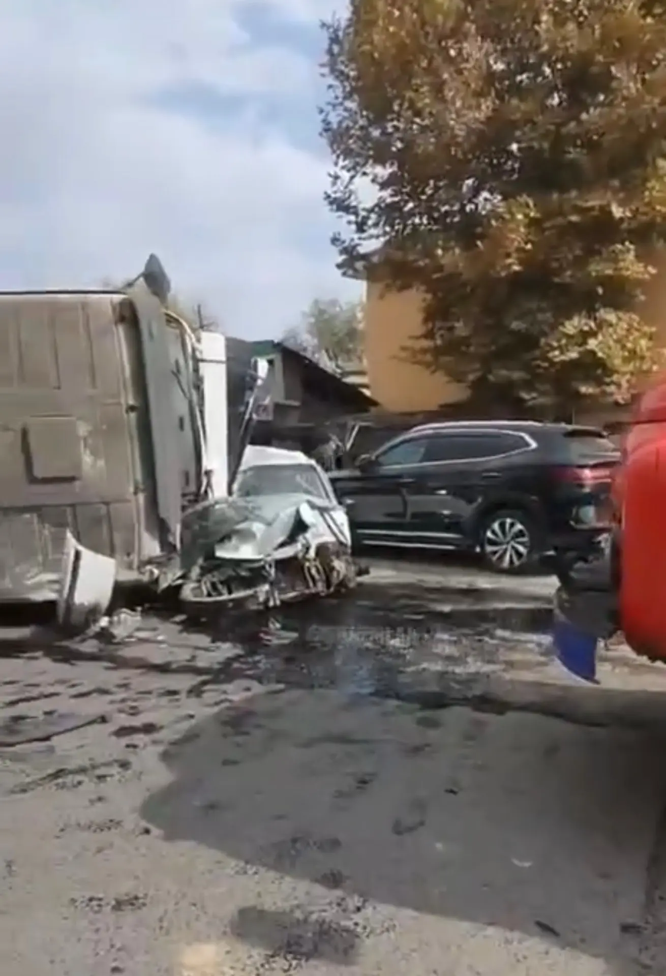 В Андижане произошла крупная авария с участием нескольких автомобилей