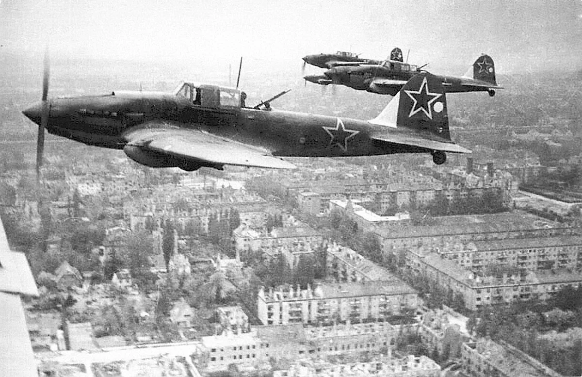 📢 12 октября 1940 года состоялся первый полет прототипа легендарного Ил-2 - самолета Ц...