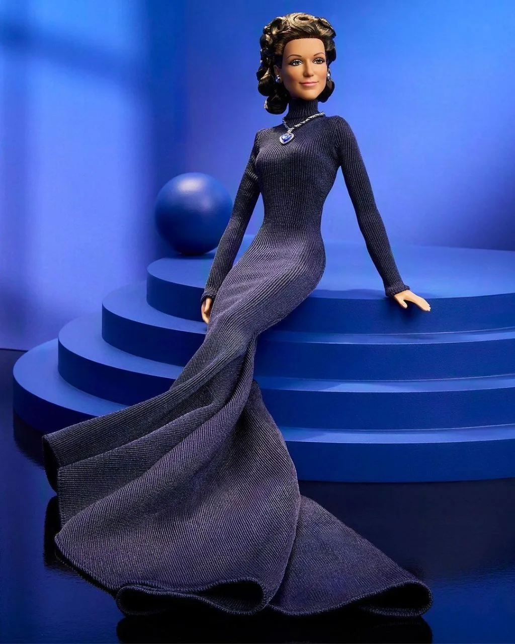 Красивое у Mattel: компания представила новую коллекционную куклу Барби, воссоздающую к...