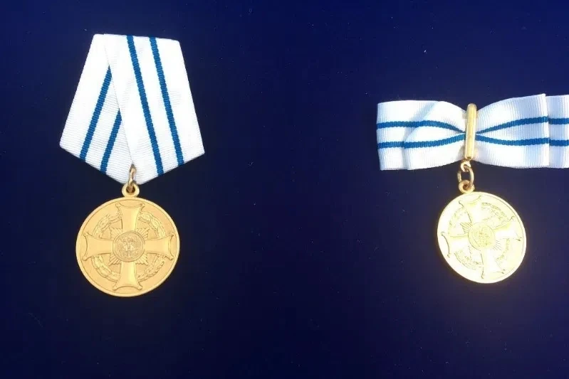 👨‍👩‍👧‍👦🎖️Глава региона поздравил семью Букатиных с получением медали «Родительская...