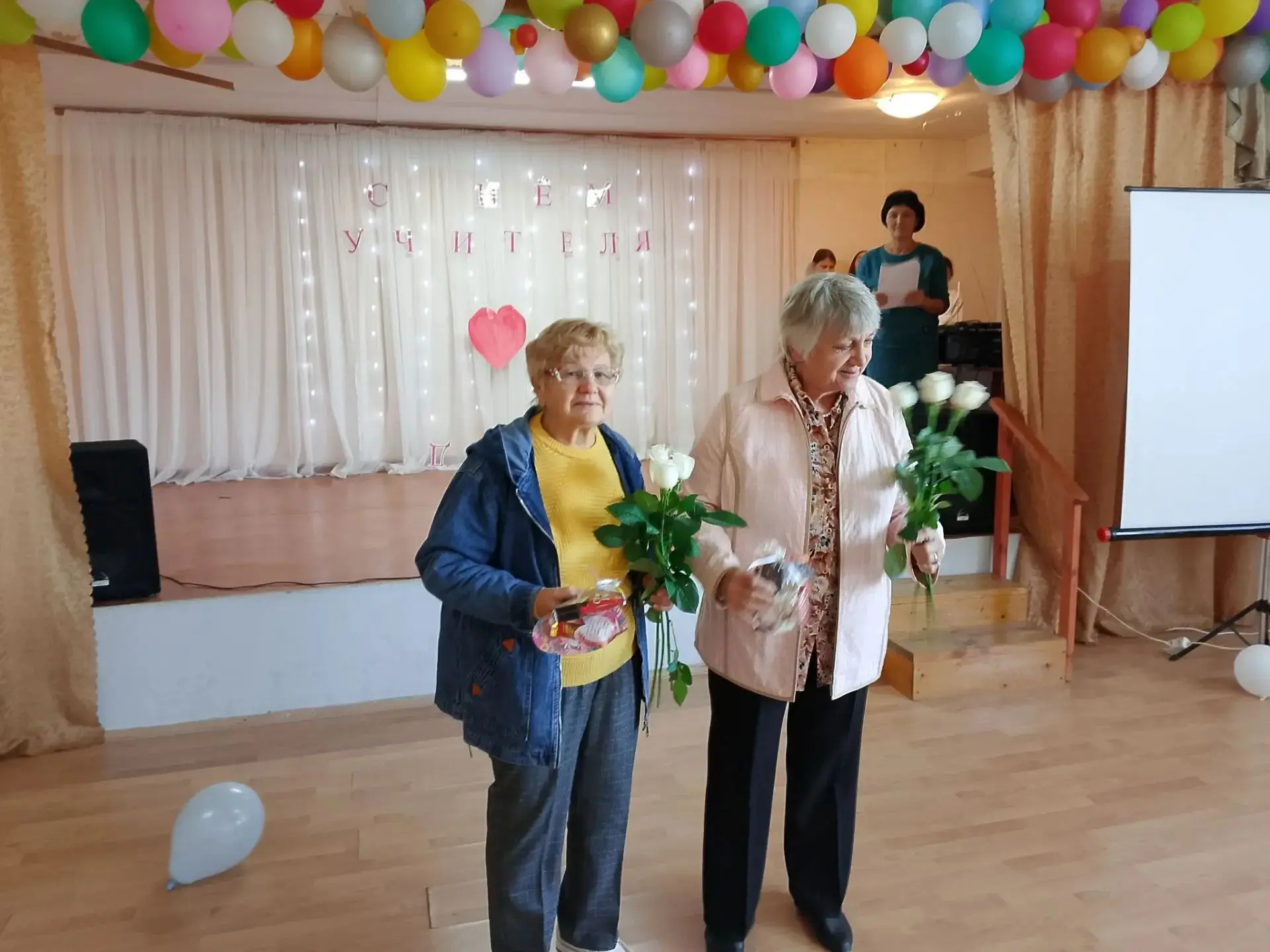 В школе села Синенькие прошёл душевный праздник благодарности. Школьники смастерили отк...