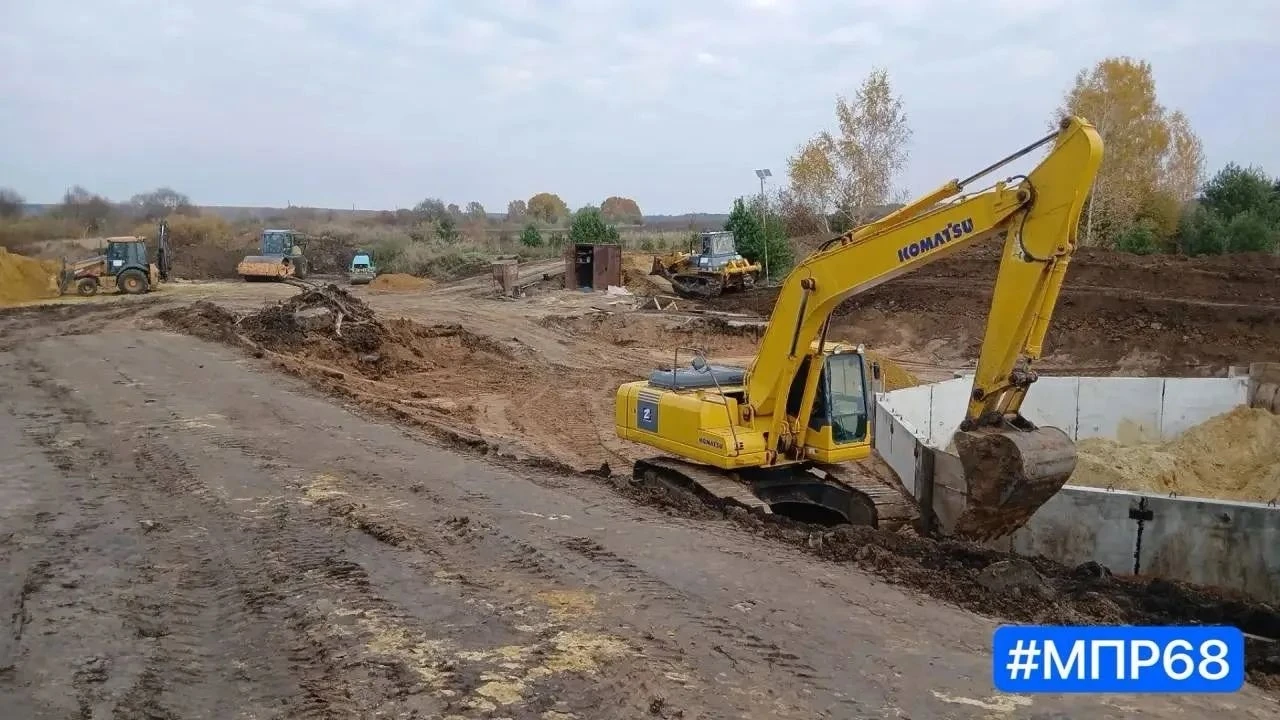 В Тамбовской области у поселка Заря продолжается капитальный ремонт гидротехнического с...
