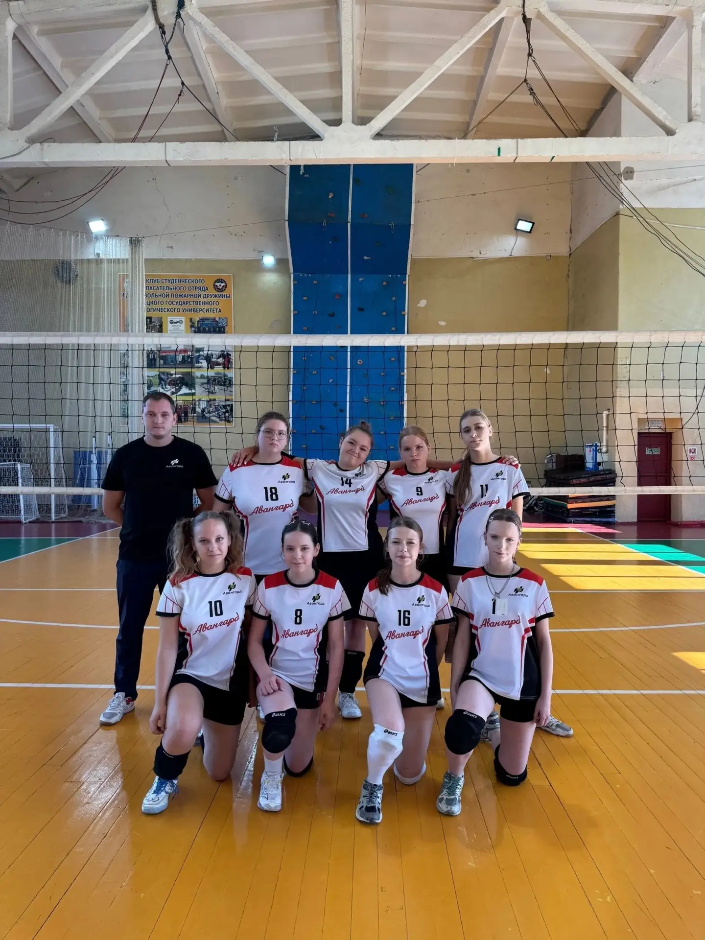 🏐 ВОЛЕЙБОЛ: НАШИ ДЕВУШКИ — В ПЕРВОЙ ПОЛОВИНЕ ТУРНИРОНОЙ ТАБЛИЦЫ!