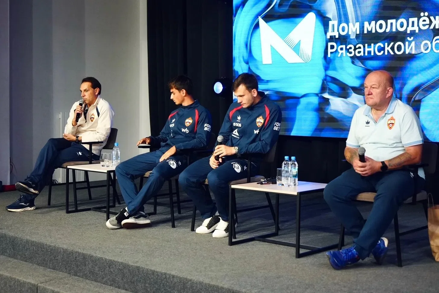 Звёзды ЦСКА поделились опытом с рязанской молодёжью! ⚽️✨