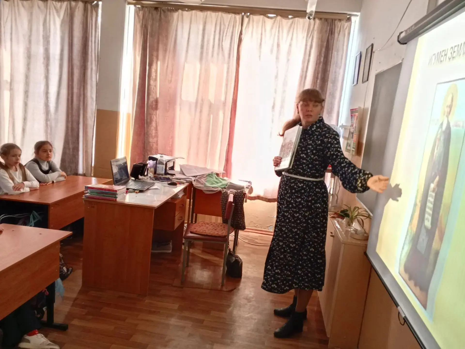 🙏☦️ Сегодня нашу школу посетили отец Олег и матушка Ольга. Поговорили с учениками о ва...