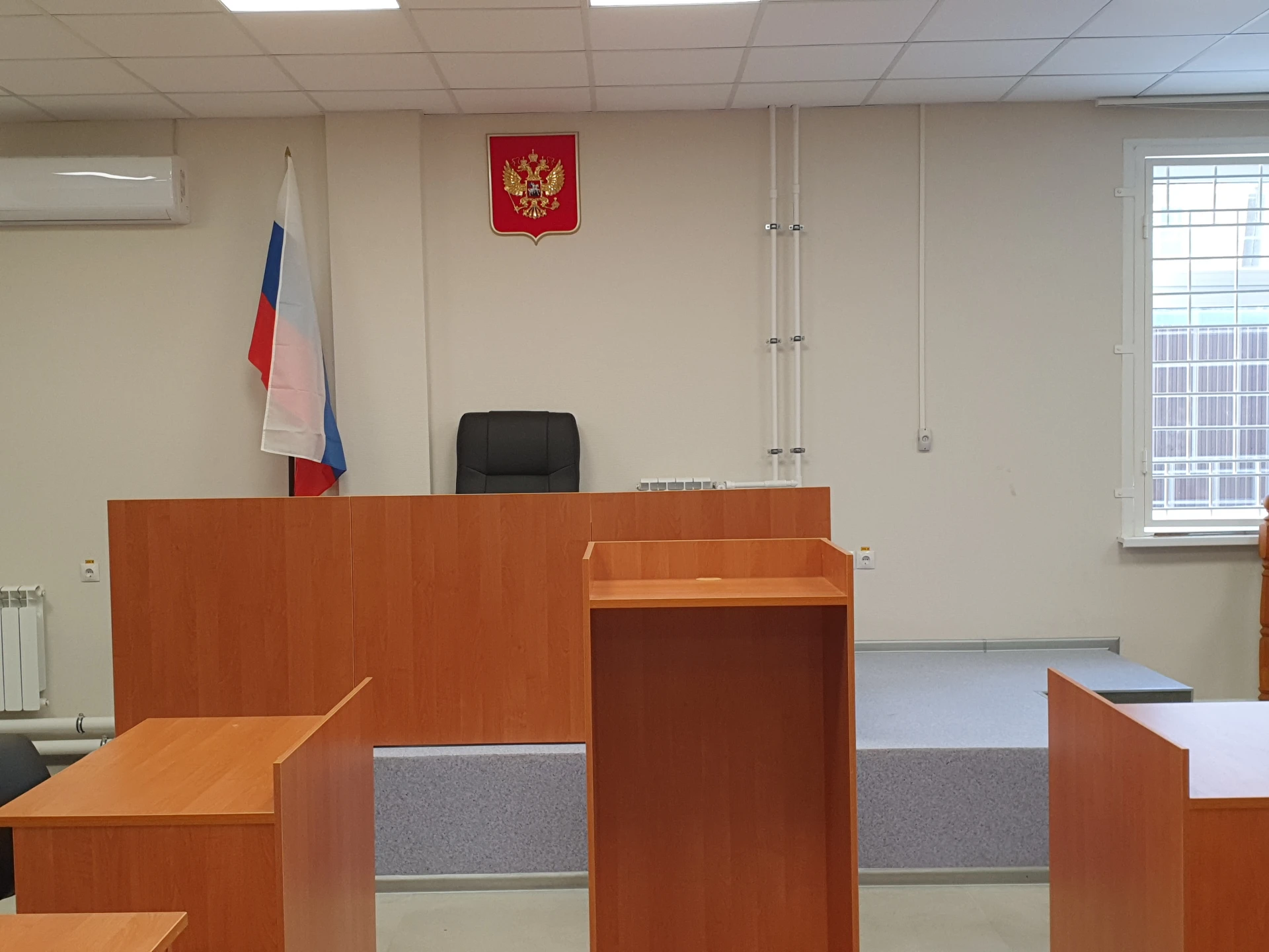 Судом в пользу работницы взыскана компенсация морального вреда за полученную на произво...