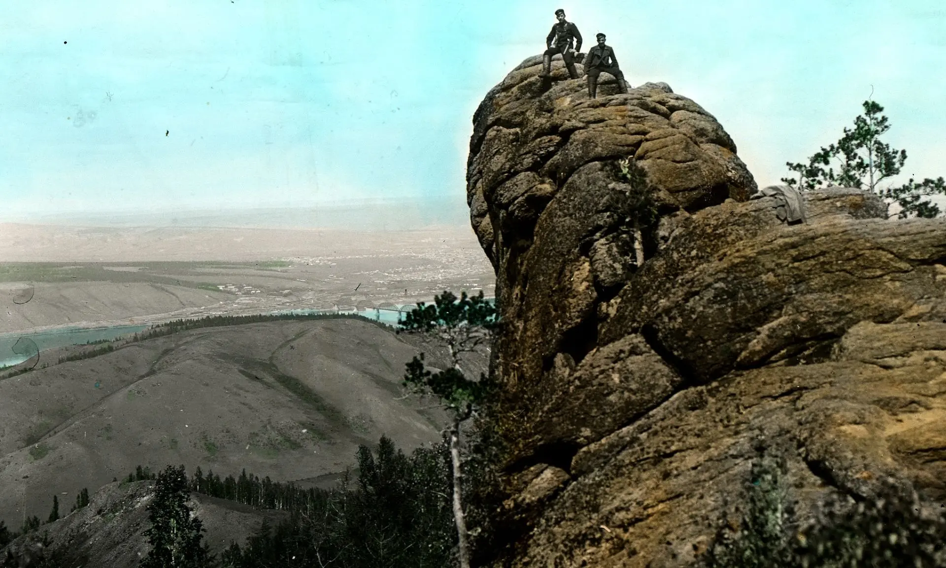 Вид с Токмака на Красноярск. Фото Владимира Афанасьевича Обручева. 1908. НТБ ТПУ