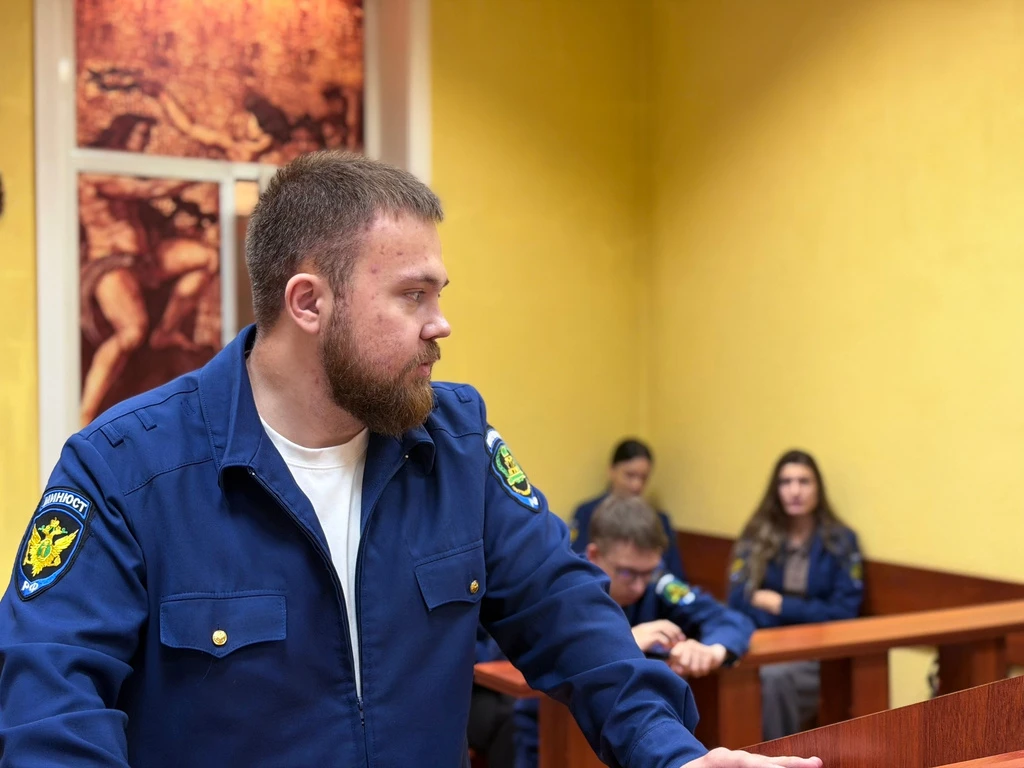 В учебном зале судебных заседаний прошло учебное заседание по дисциплине "Адвокат в уго...