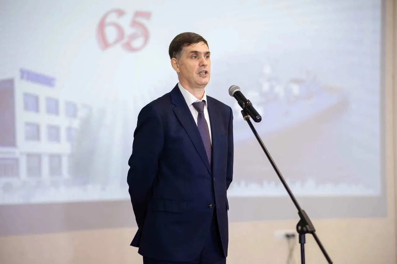 Министр промышленности и энергетики Ростовской области Андрей Савельев поздравил коллек...