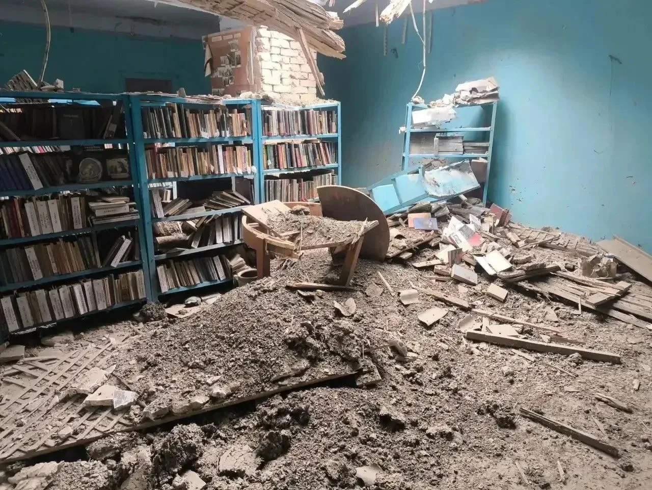 🔵 В Горностаевском округе без света остаются более 5,5 тысяч жителей.