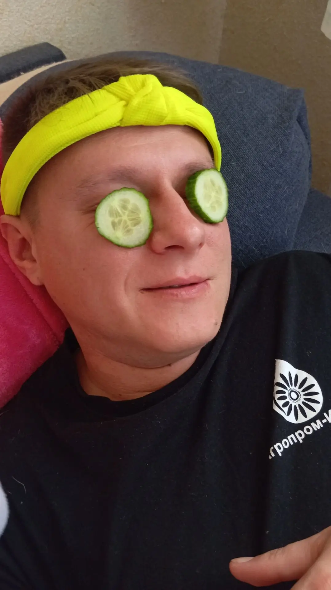 Алиса устроила папе релакс😁