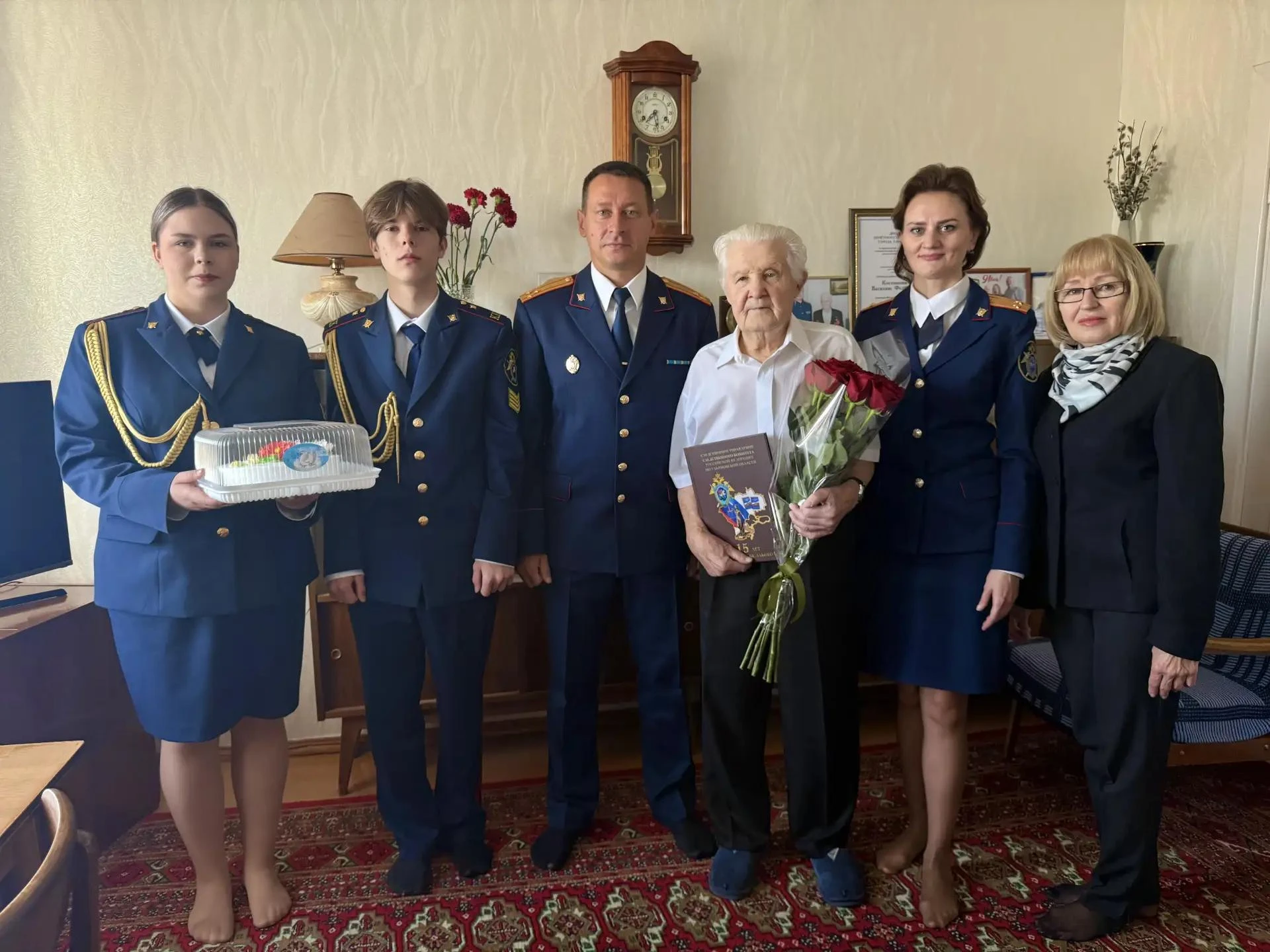 Сотрудники и кадеты следственного управления СК России по Ульяновской области поздравил...